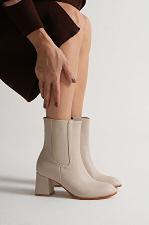 Lastikli Ortopedik Topuklu Kadın Bot