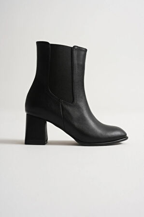 Lastikli Ortopedik Topuklu Kadın Bot