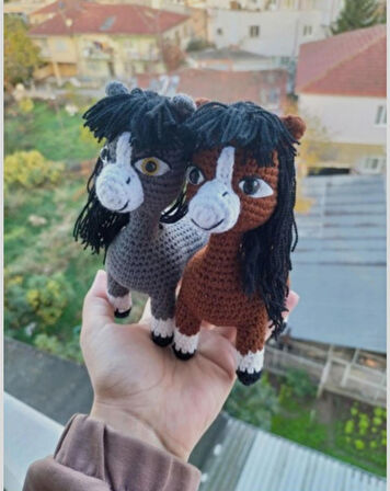 Doru atı ve Karatay set oyuncak at amigurumi doru atı
