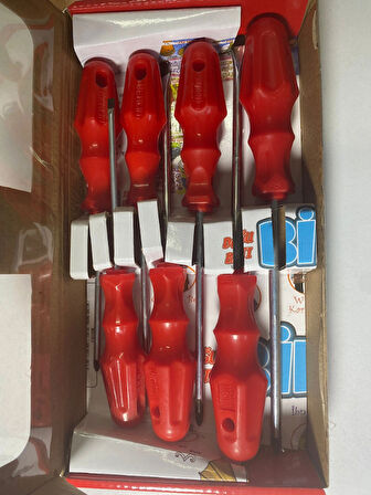 Manyetik Uçlu 7’li Tornavida Seti – Dayanıklı Çelik, Ergonomik Saplı