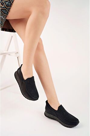 Simli Taban Taşlı Siyah Ayakkabı