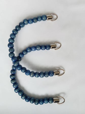 15 cm UÇLARI GÜMÜŞ METAL HALKALI  MAVİ AHŞAP BONCUKLU U MODEL ÇANTA SAPI-ÇİFTLİ