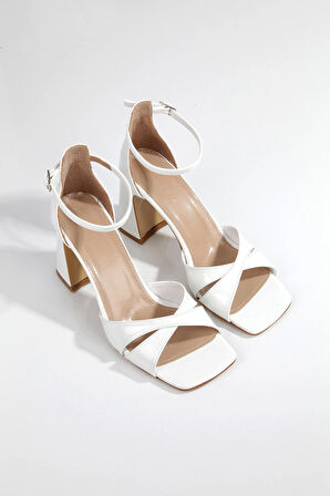 ÜNAL ÖZER Kadın Çapraz Bantlı Bilekten Bağlı Kalın Topuklu Sandalet Un001-0330