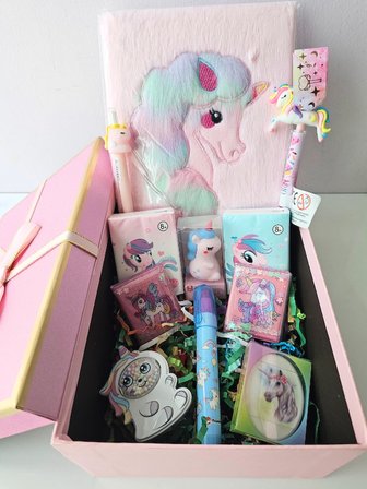 Lüks Kutulu Unicorn Hediye Seti Kırtasiye Seti Peluş Defter Kalem Silgi Doğum Günü Yılbaşı (12 Parça)