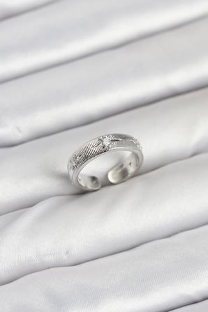 Pirinç Gümüş Renk Zirkon Taşlı Kutup Yıldızı Model Kadın Yüzük 5886