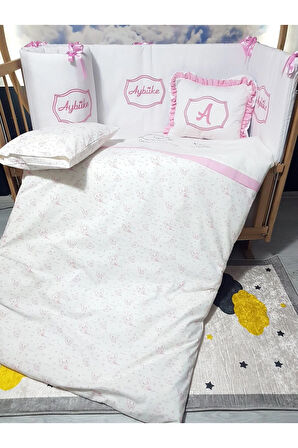 Elit Serisi 60x120 İsimli Bebek Uyku Seti Pamuklu - Pembe Kedicik, Nakışlı Yan Korumalık ve Kırlent