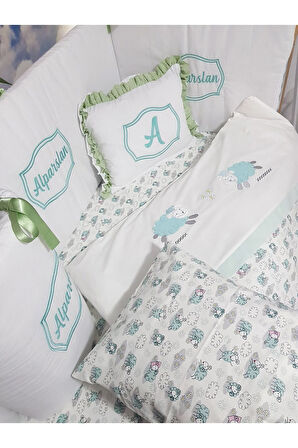Elit Serisi 60x120 İsimli Bebek Uyku Seti Pamuklu - Yeşil Kuzu, Nakışlı Kenar Korumalık ve Kırlent
