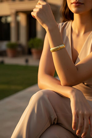  Altın Çapraz Desenli Bilezik