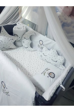 70x120 Nakışlı İsimli Bebek Uyku Seti 18 Parça - Lüks Cibinlik Ve Aparat - Aslan
