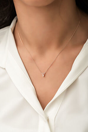 Harf Kolye. Üç Boyutlu V Harfi. Rose Altın Kaplama 925 Ayar Gümüş - Uvps100094