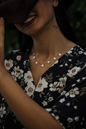 Gümüş Sıralı Papatya Kolye