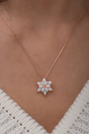 925 Ayar Beyaz Opal Taşlı Gümüş Lotus Kolye