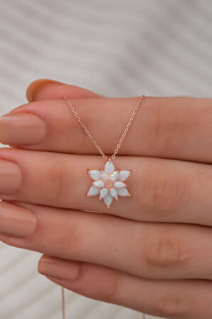 925 Ayar Beyaz Opal Taşlı Gümüş Lotus Kolye