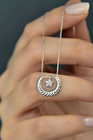 925 Ayar Gümüş Rodyum Kaplama Yıldız Detaylı Çizgili Hilal Kolye