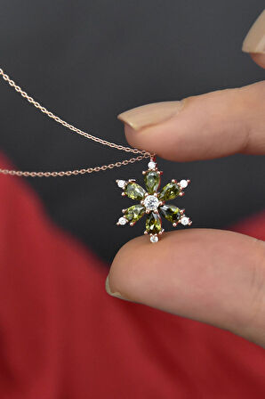 925 Ayar Gümüş Yeşil Taşlı Kamelya Çiçeği Kadın Kolye