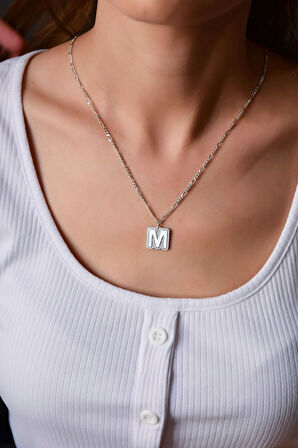 925 Ayar Gümüş Rodyum Kaplama Beyaz Mineli M Harf Figaro Zincir Kadın Kolye