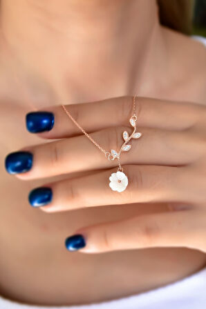 925 Ayar Gümüş Rose Kaplama Taşlı Manolya Çiçeği Kadın Kolye