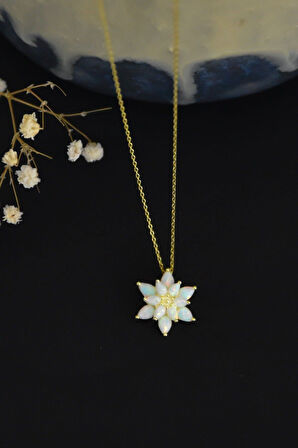 925 Ayar Altın Kaplama Kadın Beyaz Opal Taşlı Lotus Çiçeği Gümüş Kolye