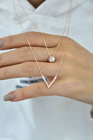 925 Ayar Gümüş Rose Kaplama Tektaş Ve Üçgen Asansör Kolye