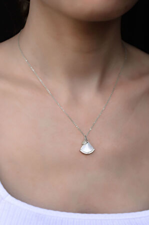 925 Ayar Gümüş Rodyum Kaplama Sedef Üçgen Kolye