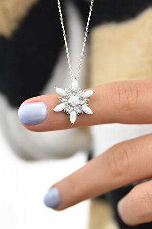 925 Ayar Gümüş Rodyum Kaplama Opal Taşlı Kar Çiçeği Kolye