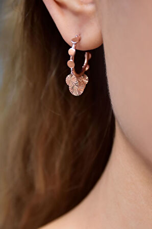 925 Ayar Gümüş Rose Kaplama Fırfırlı Pullu Çivili Halka Küpe