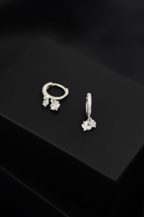 925 Ayar Gümüş Rodyum Kaplama Yonca Figürlü Halka Kadın Küpe