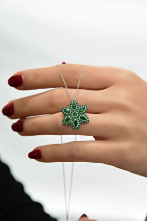 925 Ayar Gümüş Rodyum Kaplama Zümrüt Yeşili Damla Lotus Kolye