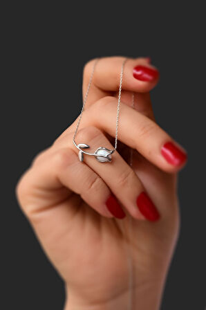 925 Ayar Gümüş Rodyum Kaplama Beyaz Opal Taşlı Lale Kolye