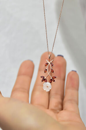 925 Ayar Gümüş Rose Kaplama Kırmızı Taşlı Sarmaşık Sedef Manolya Çiçeği Kolye