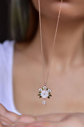 925 Ayar Gümüş Rose Kaplama Tasarım Yeşil Taşlı Sedef Manolya Çiçeği Damla Kolye