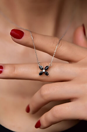 925 Ayar Gümüş Rodyum Kaplama Siyah Zirkon Taşlı Plumeria Kolye