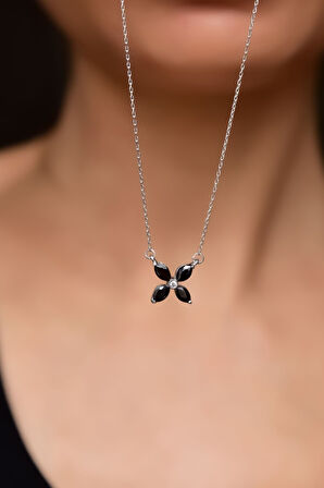 925 Ayar Gümüş Rodyum Kaplama Siyah Zirkon Taşlı Plumeria Kolye