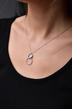 925 Ayar Gümüş Rodyum Kaplama Baget Taşlı Daire Plaka Kolye