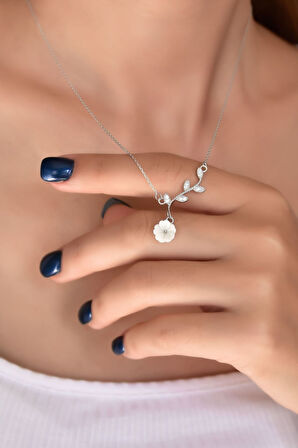 925 Ayar Gümüş Rodyum Kaplama Zirkon Taşlı Sedef Manolya Çiçeği Kolye