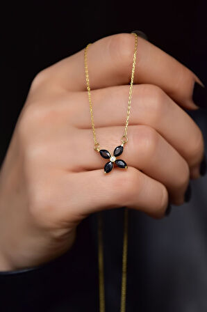 925 Ayar Gümüş Gold Kaplama Siyah Zirkon Taşlı Plumeria Kolye