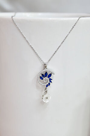925 Ayar Gümüş Rodyum Kaplama Lacivert Taşlı Tasarım Sedef Manolya Çiçeği Kolye