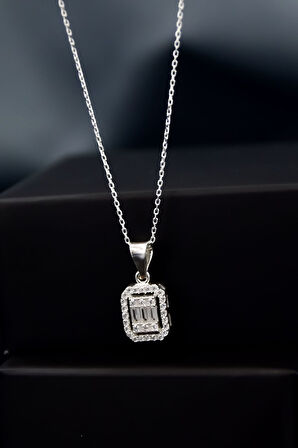 925 Ayar Gümüş Rodyum Kaplama Zirkon Baget Kare Taşlı Kolye