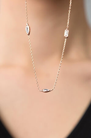 925 Ayar Gümüş Rose Kaplama Geometrik Desenli Zirkon Taşlı Zincir Kolye