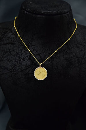 925 Ayar Gümüş Gold Kaplama Toplu Zincir Kalemli El Ayak Izi Motifli Plaka Kolye