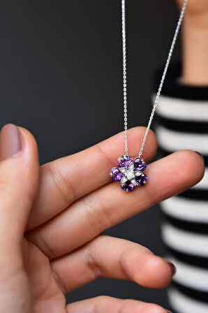 925 Ayar Gümüş Rodyum Kaplama Mor Taşlı Mine Çiçeği Kadın Kolye