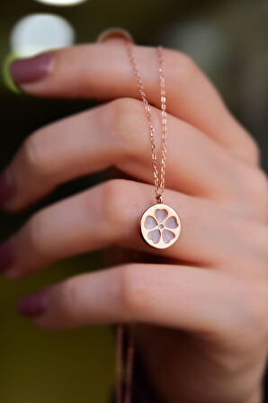 925 Ayar Gümüş Rose Kaplama Sedef Plaka Üzeri Yonca Kolye