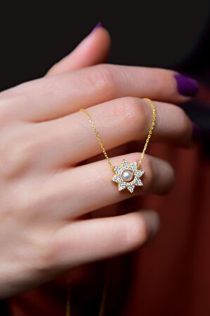 925 Ayar Gümüş Gold Kaplama Zirkon Taşlı Montür Incili Güneş Kolye