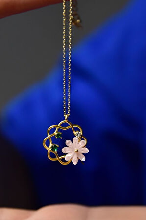 925 Ayar Gümüş Gold Kaplama Tasarım Sedef Kozmos Çiçeği Kolye