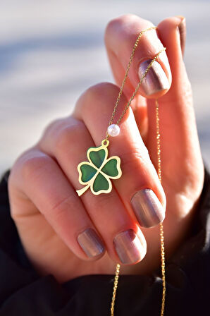 925 Ayar Gümüş Gold Kaplama Parlayan Rüya Serisi Tasarım Incili Ebruli Cam Boyalı Yonca Kolye