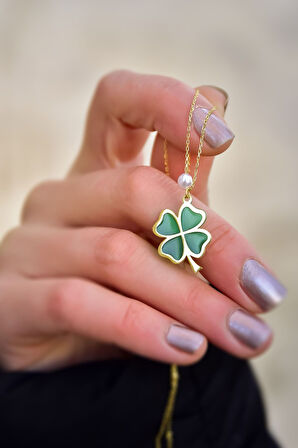 925 Ayar Gümüş Gold Kaplama Parlayan Rüya Serisi Tasarım Incili Ebruli Cam Boyalı Yonca Kolye