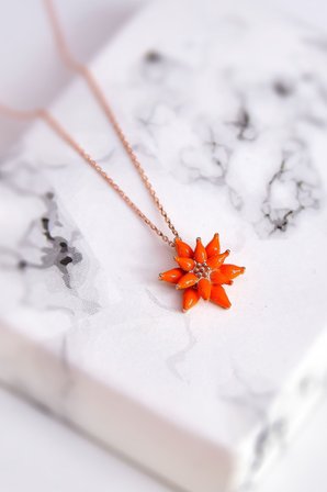 925 Ayar Gümüş Rose Kaplama Turuncu Mineli Lotus Çiçeği Kolye