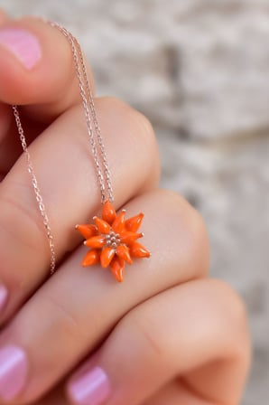 925 Ayar Gümüş Rose Kaplama Turuncu Mineli Lotus Çiçeği Kolye