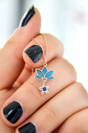 925 Ayar Gümüş Rose Kaplama Parlayan Rüya Serisi Tasarım Ebruli Mavi Cam Boyalı Çiçek, Lotus Kolye