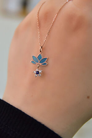 925 Ayar Gümüş Rose Kaplama Parlayan Rüya Serisi Tasarım Ebruli Mavi Cam Boyalı Çiçek, Lotus Kolye